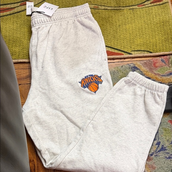 NWT GAP Light Gray Knicks Joggers size L